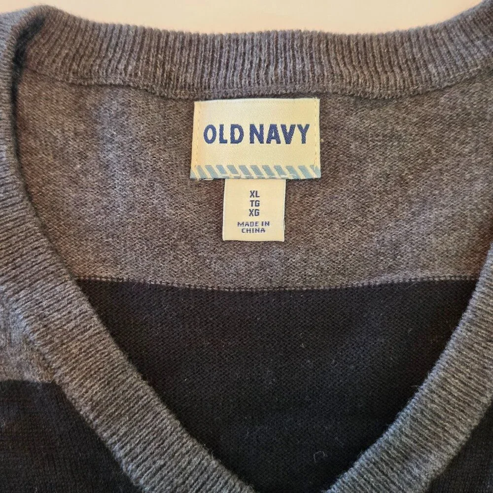 Old Navy Men’s Rugby Black/Dark Gray Stripe V-Neck Sweater, XL
